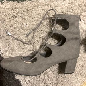 🎉2/$60 sale🎉 Bar III suede ankle shoes, used one time gorgeous shoes size 9